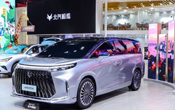 MPV市场迎来价值“破局者”！北汽极狐用三大技术王炸破局